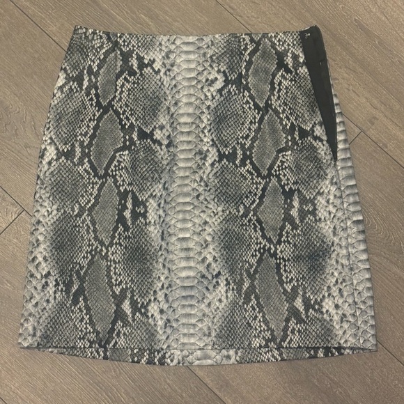 Faux snakeskin dynamite skirt - Picture 1 of 3